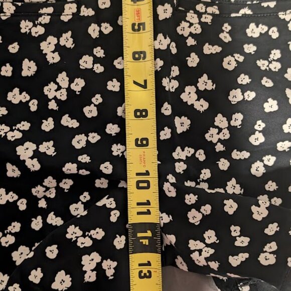 Women's Mid-Rise Slim-Fit 5 Inch Inseam Khaki Short - Picture 7 of 10